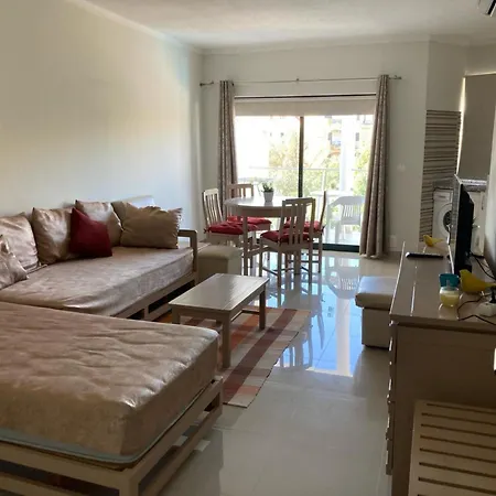 דירה Red Terrace Flat