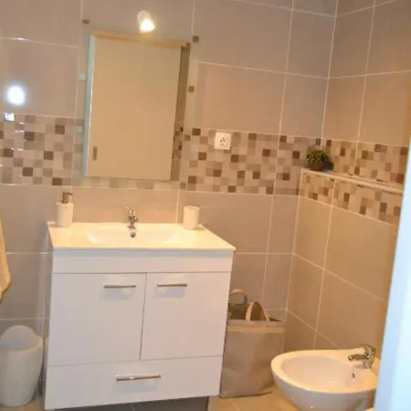 Red Terrace Flat Appartement *