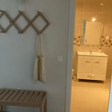 דירה Red Terrace Flat *